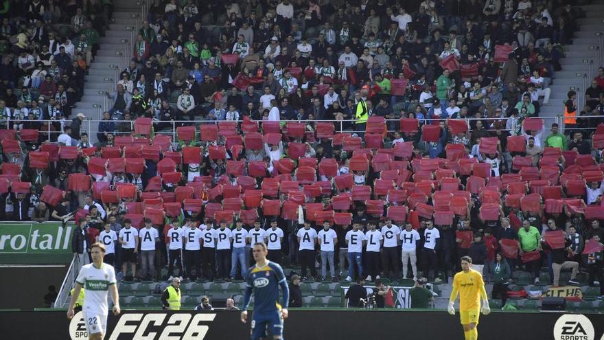 La afición del Elche dice basta con los arbitrajes