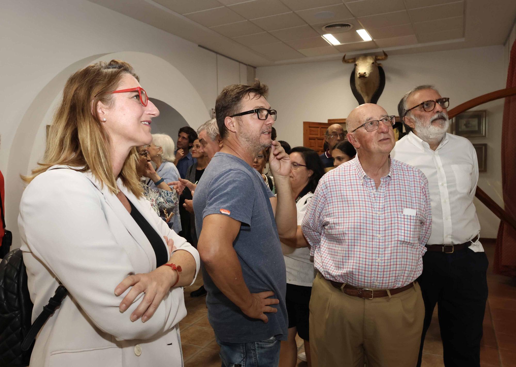 Inauguración de la exposición fotográfica de Manzanares(padre) con la cámara de Perfecto Arjones