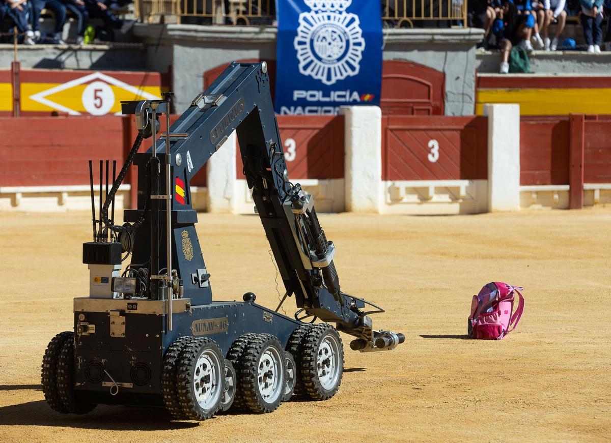 La Policía Nacional conmemora su 200 Aniversario con una exhibición en la Plaza de Toros de Alicante