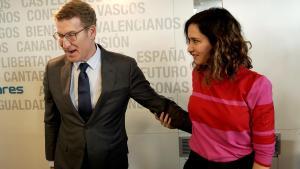 Feijóo y Ayuso, el pasado mes de febrero, en una reunión del PP tras la victoria en Galicia.