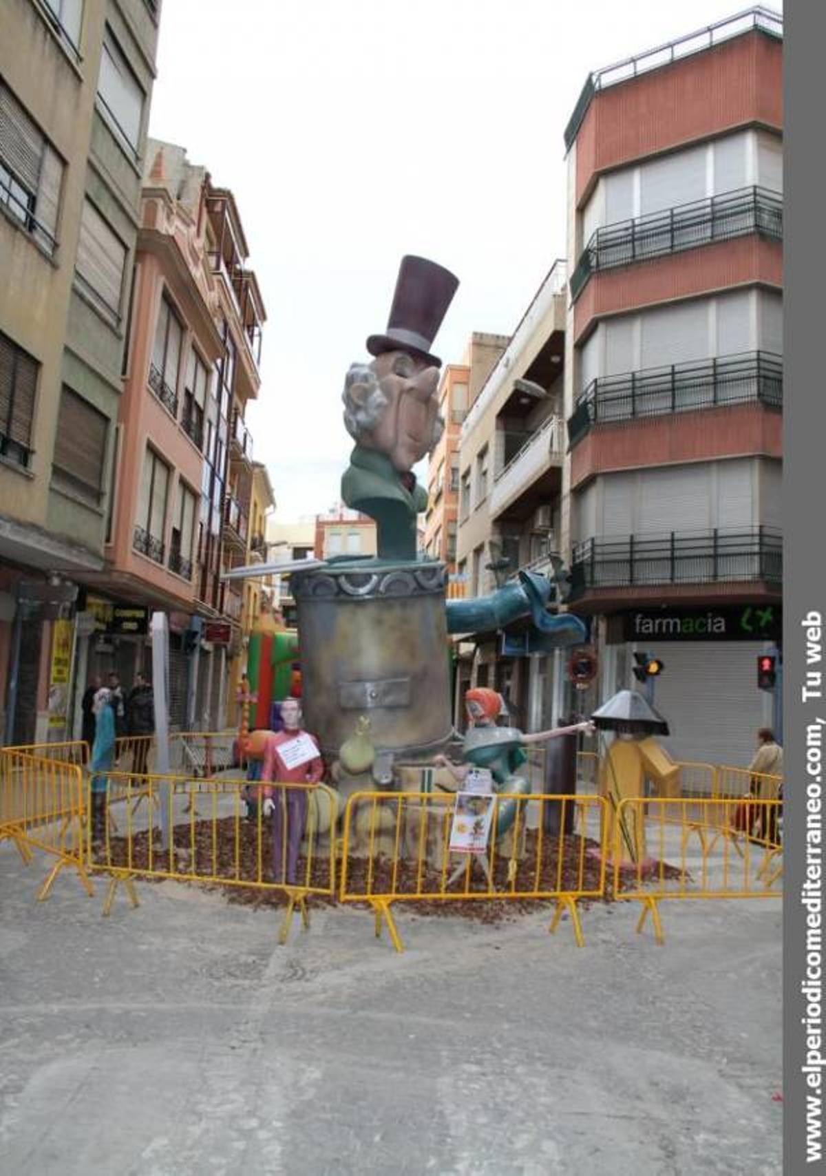 Las reinas falleras de Burriana visitan los monumentos