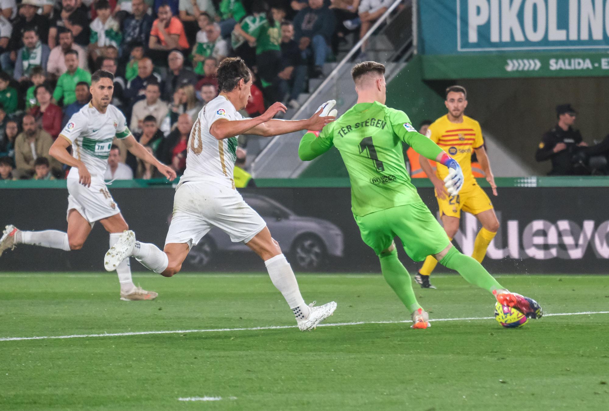 Así se ha vivido el Elche - Barça en el Martínez Valero