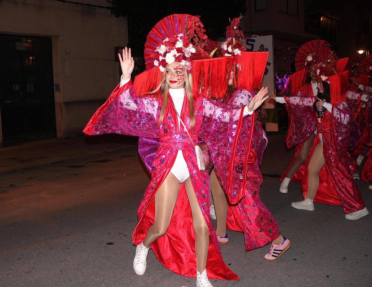 Galería de fotos del desfile nocturno del Carnaval de Alcalà de Xivert