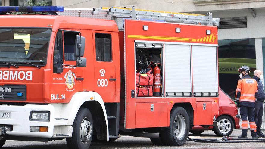 Muere una mujer en el incendio de un edificio en Carballo