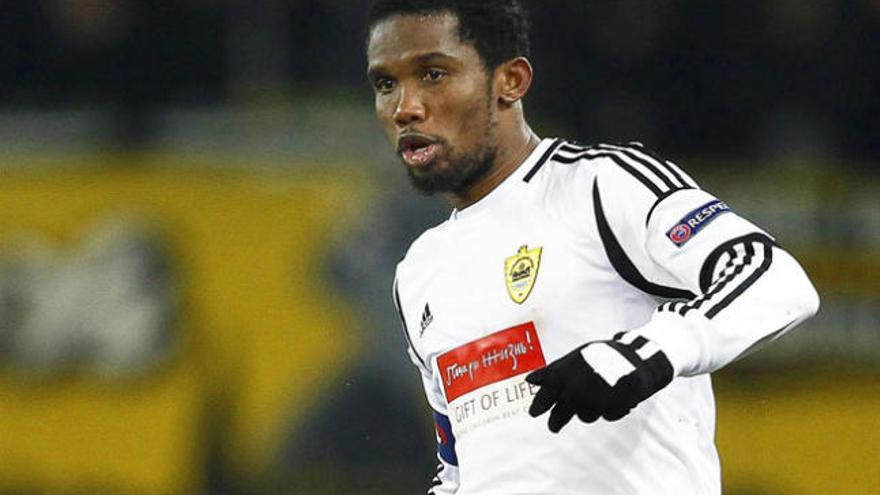 Eto&#039;o ficha por el Chelsea