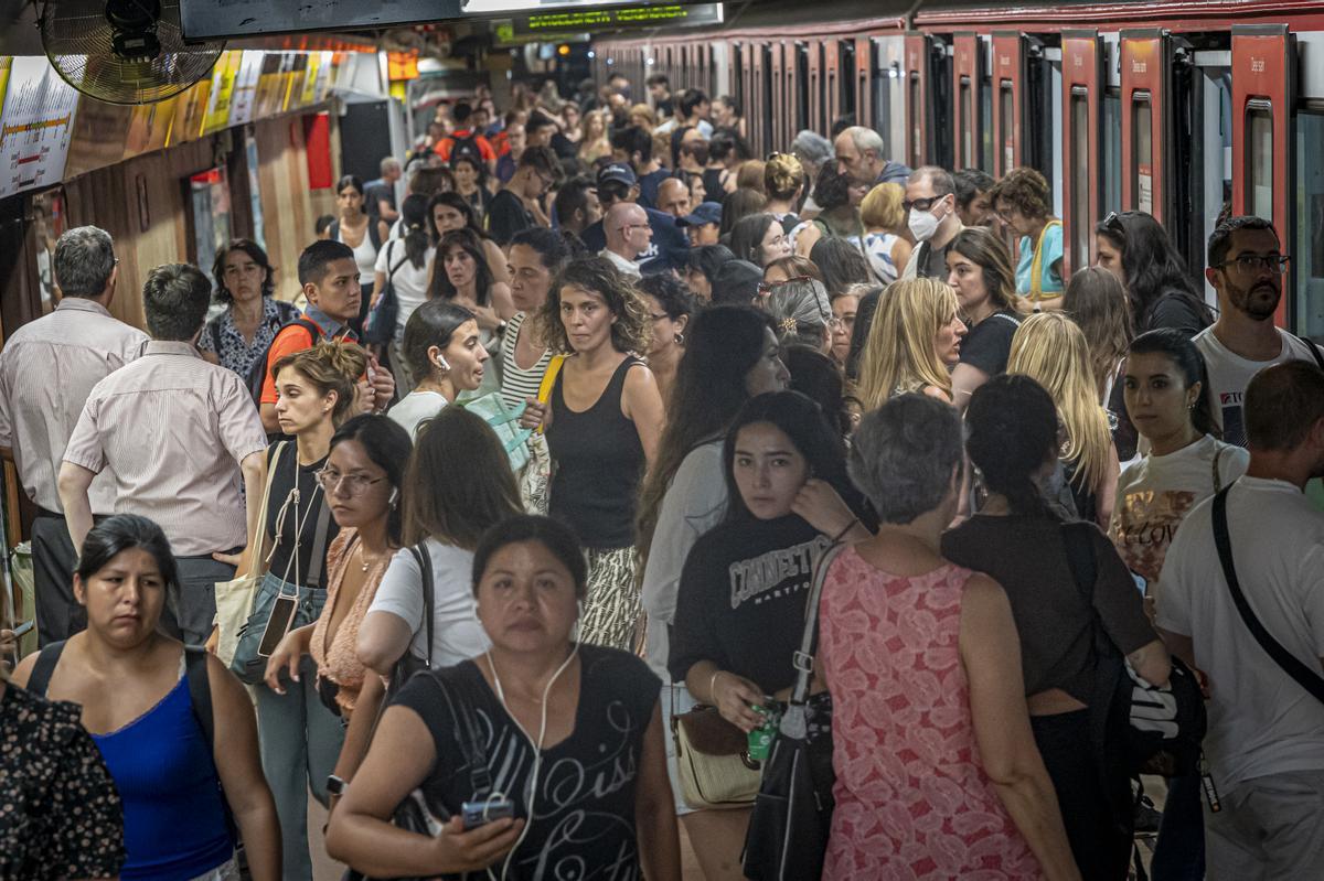 Las obras de la L4  del metro afectan el tránsito a las zonas de playa