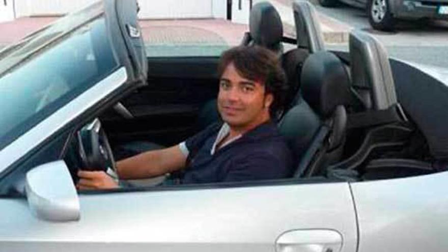 José Manuel Ramírez Marco, a bordo de uno de sus coches.