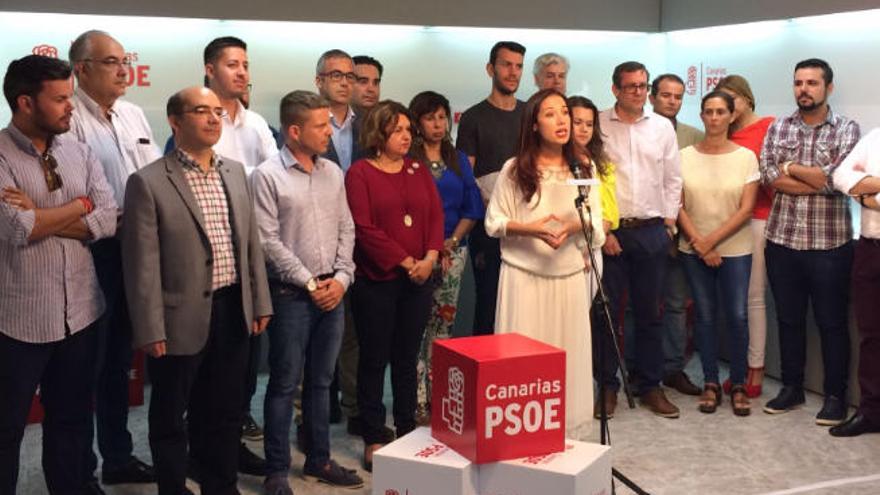 Patricia Hernández, ayer junto a sus colaboradores más estrechos.