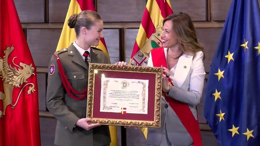 La Princesa de Asturias recoge la Medalla de Aragón, de las Cortes y el título de hija adoptiva de Zaragoza