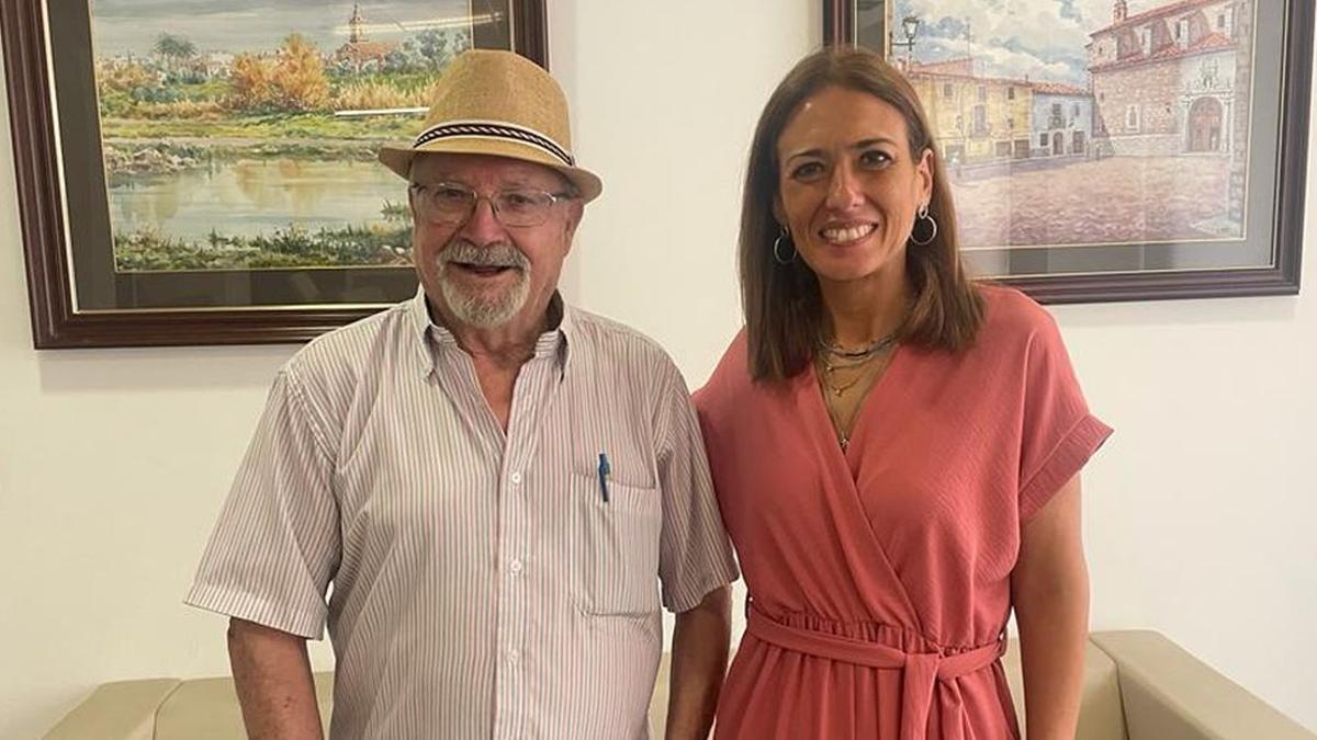Enrique Agut, en una de sus últimas apariciones públicas, junto a la alcaldesa de Almassora, María Tormo.