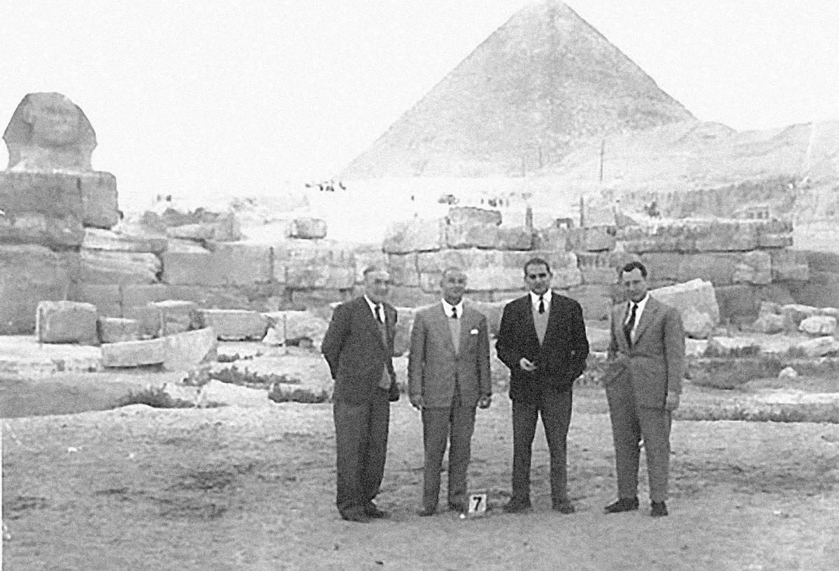 Josep Pla, durante un viaje a Egipto en 1954.