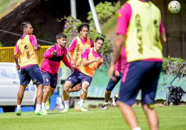 Entrenamiento de la UD LAS PALMAS en Barranco ...