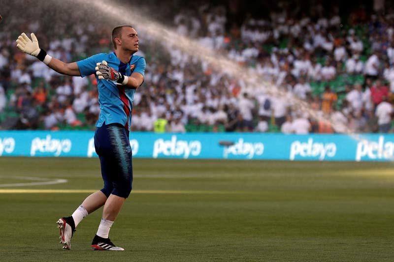 Valencianistas en las gradas del Benito Villamarín