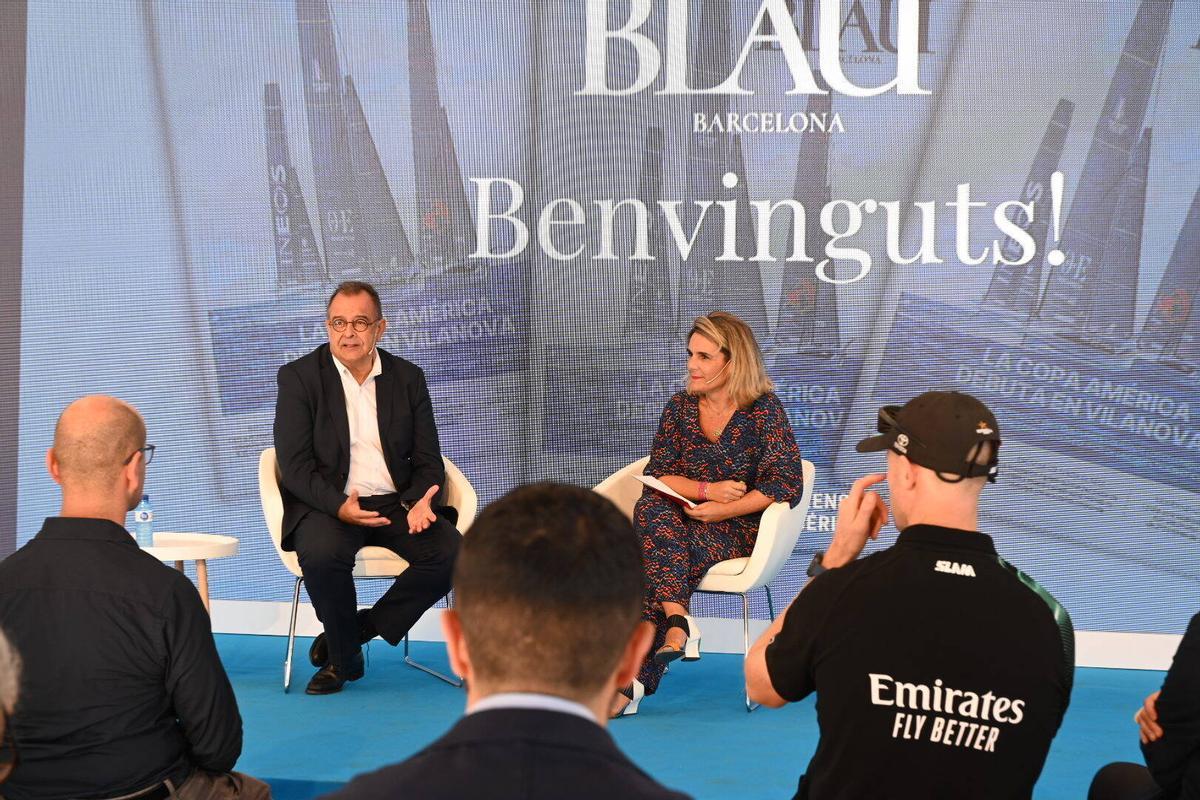 Albert Sàez, director de El Periódico y la periodista Cristina Buesa presentan Blau, el nuevo suplemento del grupo de Prensa Ibéricag