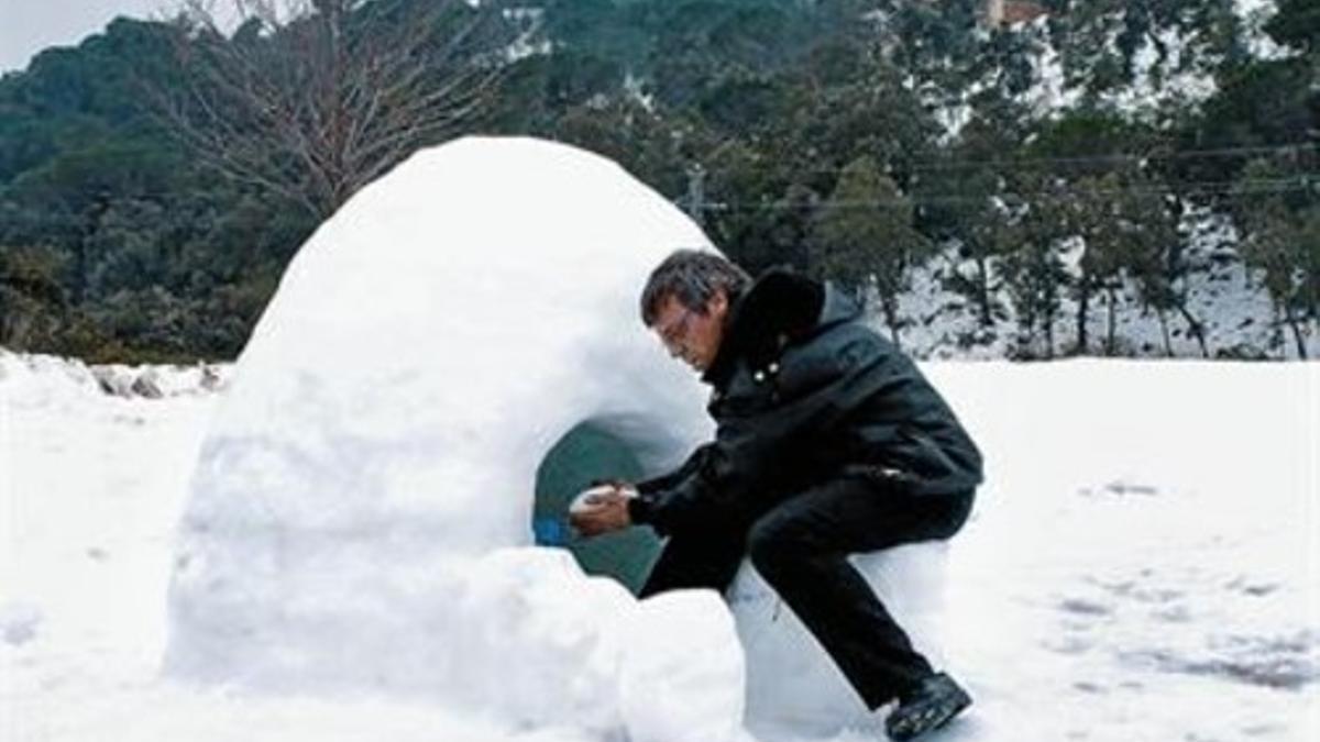 Un iglú improvisat a Sant Cebrià de Vallalta, ahir.
