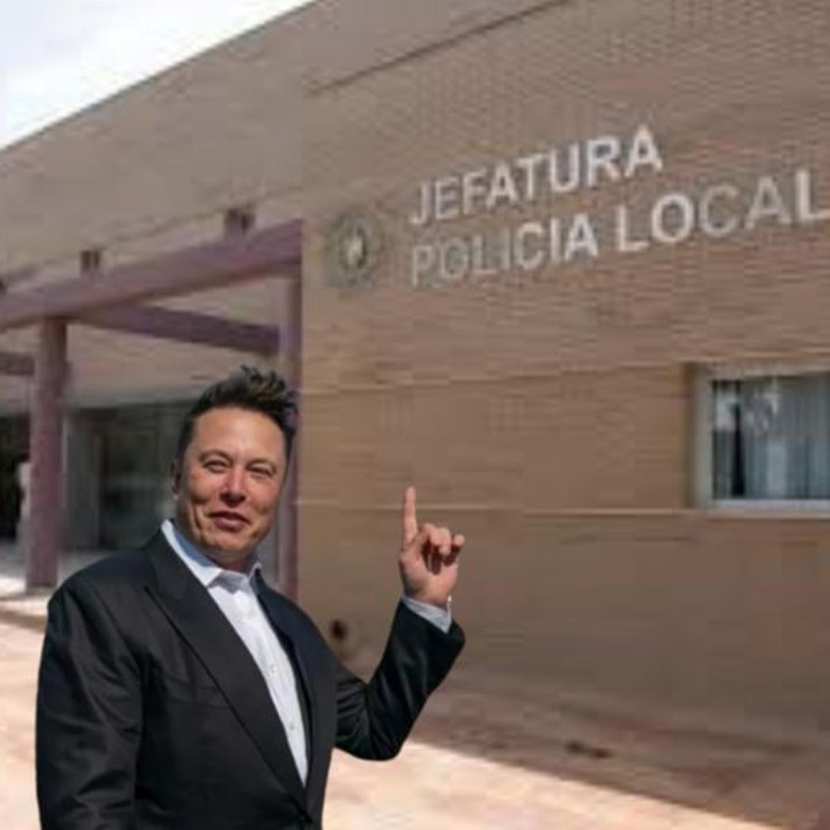 Elon Musk, en el fotomontaje hecho por la Policía Local de Santa Pola