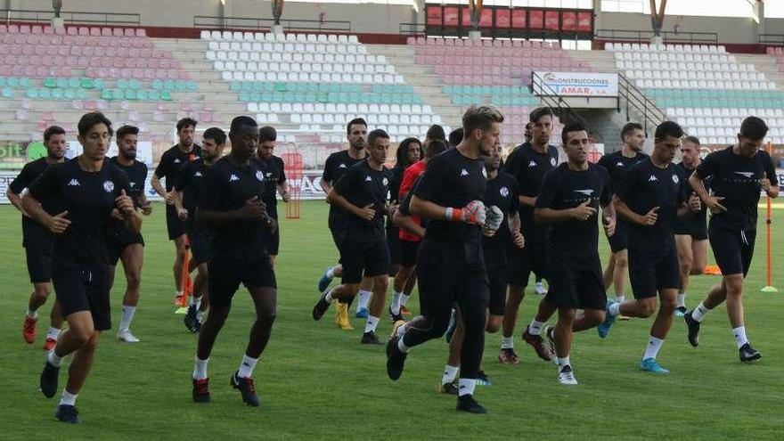 Los jugadores, durante un entrenamiento en el Ruta.