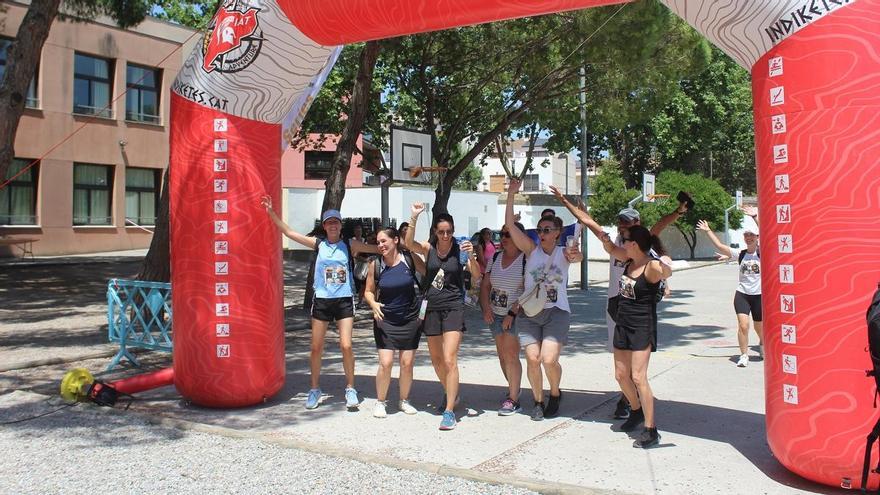 VÍDEO | Un centenar de mestres recorren Figueres amb una cursa d'orientació pel 150è aniversari de la ciutat