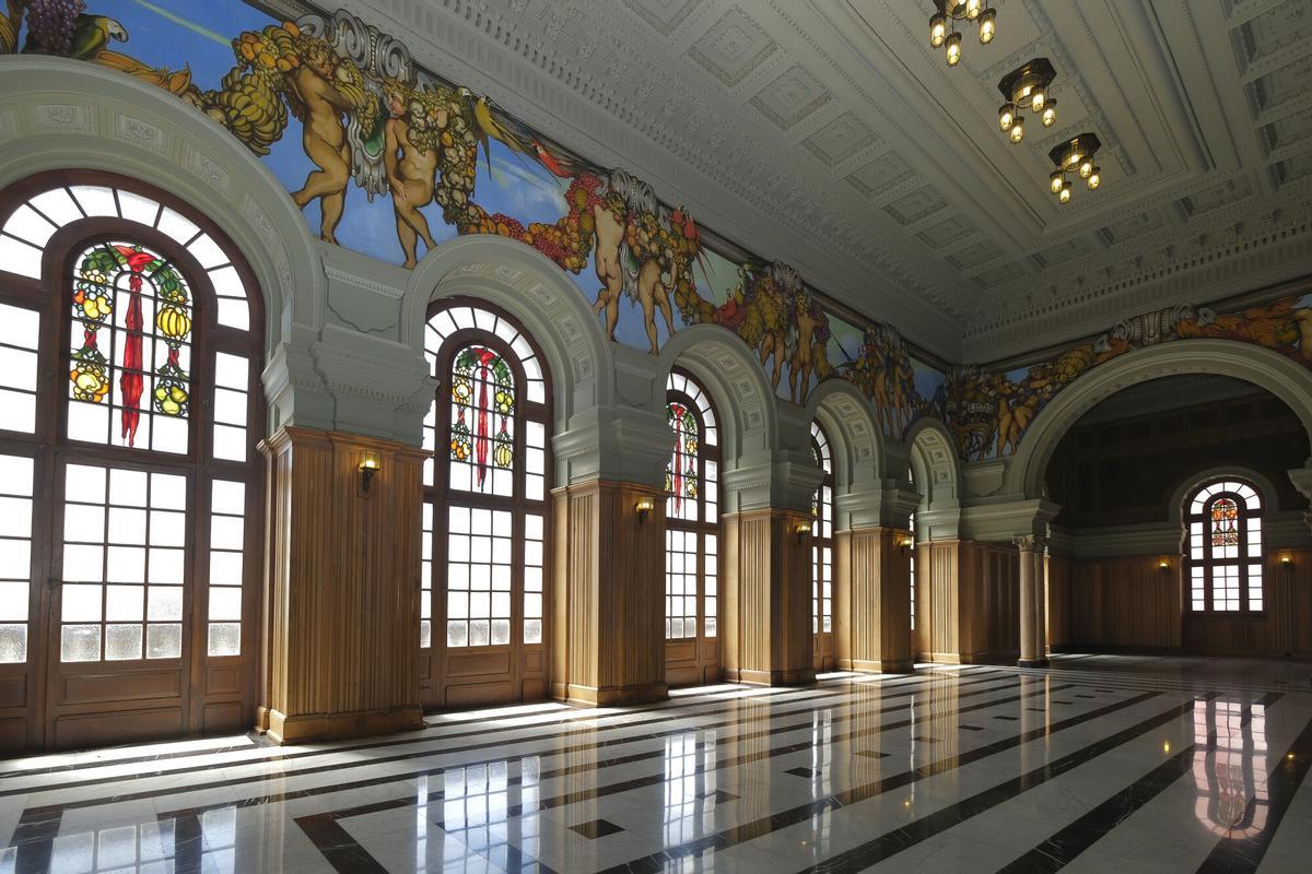 Frescos de Néstor de la Torre en el Teatro Pérez Galdós