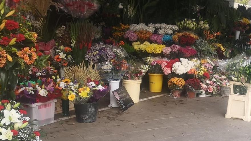Los puestos de flores del Mercado Central de Alicante abren el Día de la Madre