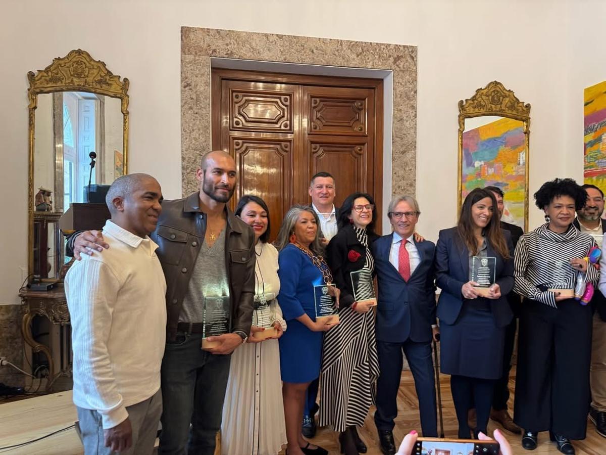 Pedro Nel, junto al resto de premiados.