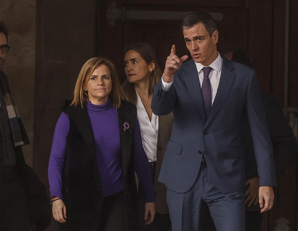 Pilar Bernabé y Pedro Sánchez, en la Delegación del Gobierno.