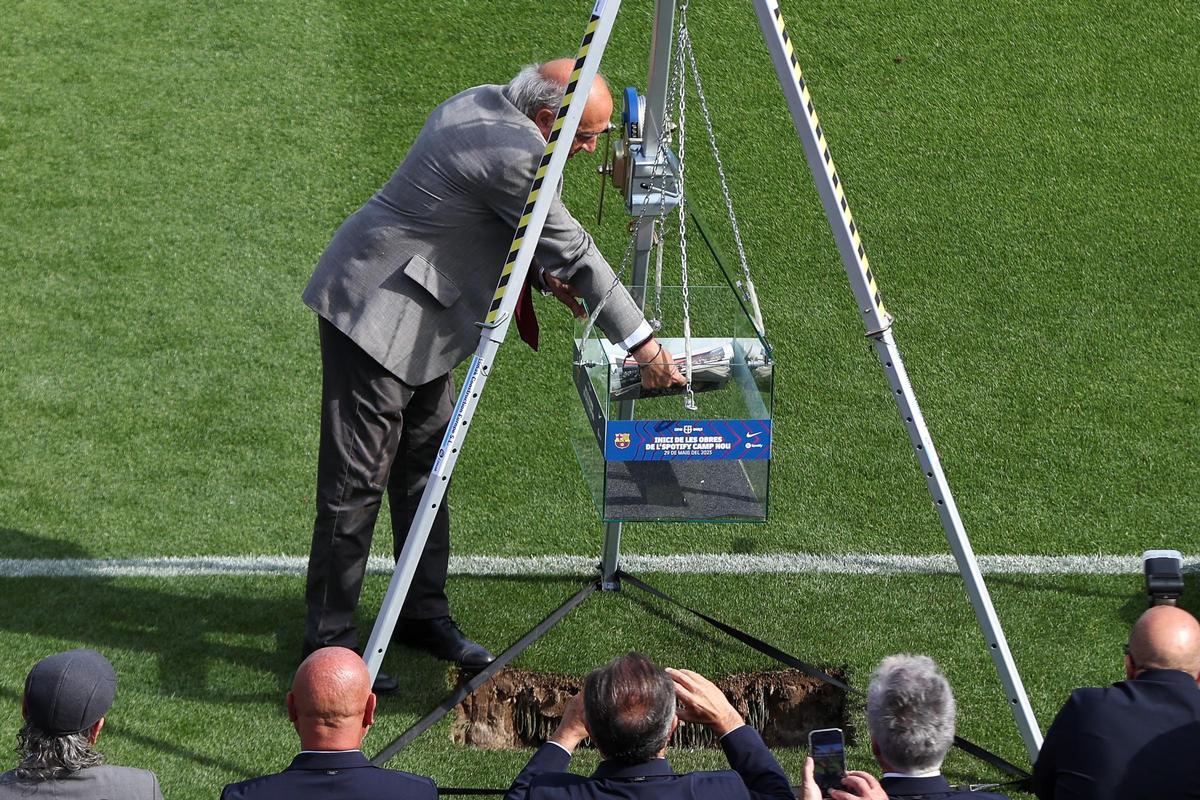 Colocación de la primera piedra del futuro Camp Nou