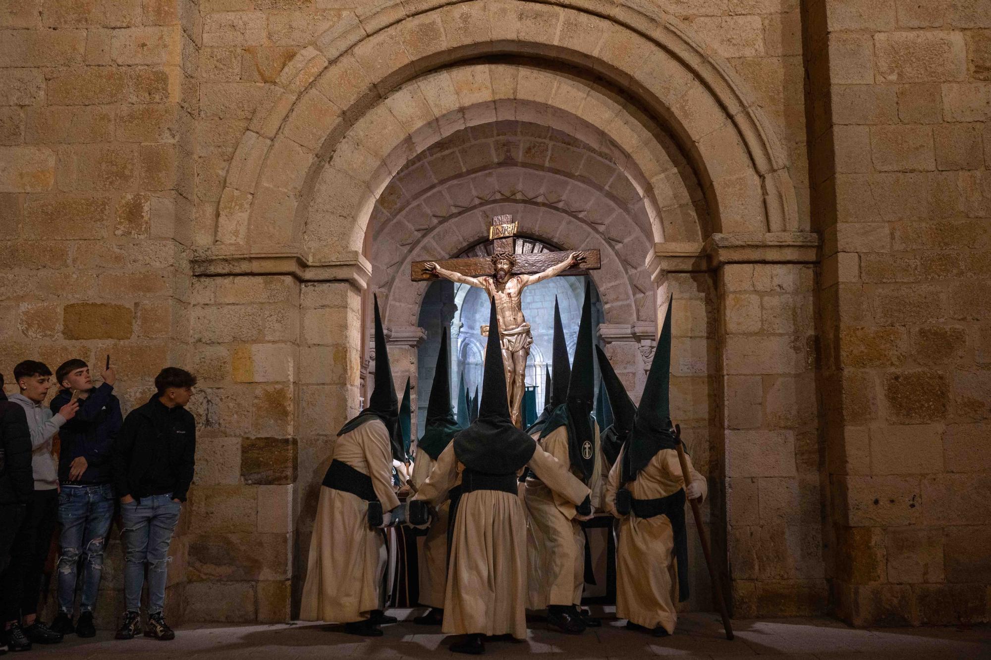 GALERÍA | Así ha sido la procesión de las Siete Palabras