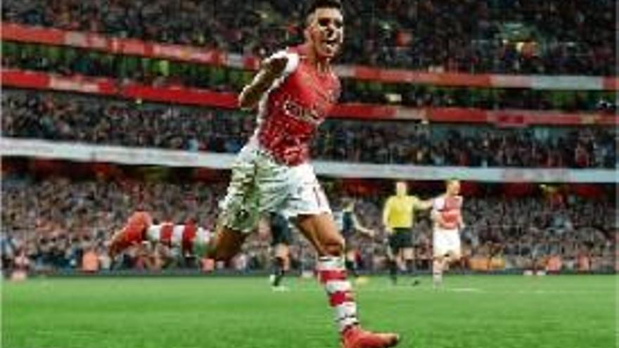 Alexis celebra el seu primer gol, el que obria el marcador