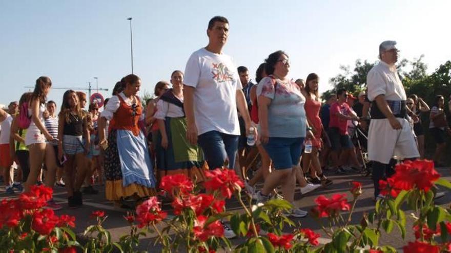 Miles de ondenses salen en romería  hacia la ermita del Salvador