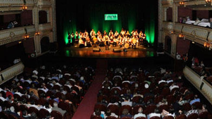 Público no teatro Rosalía na pasada edición dos PREMIOS OPINIÓN. / J. Varela