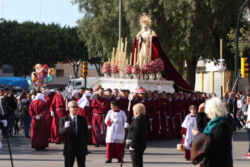 La procesión de la cofradía no agrupada de la Encarnación y el Despojado iniciaba su recorrido desde el 'tinglao' de Dos Hermanas