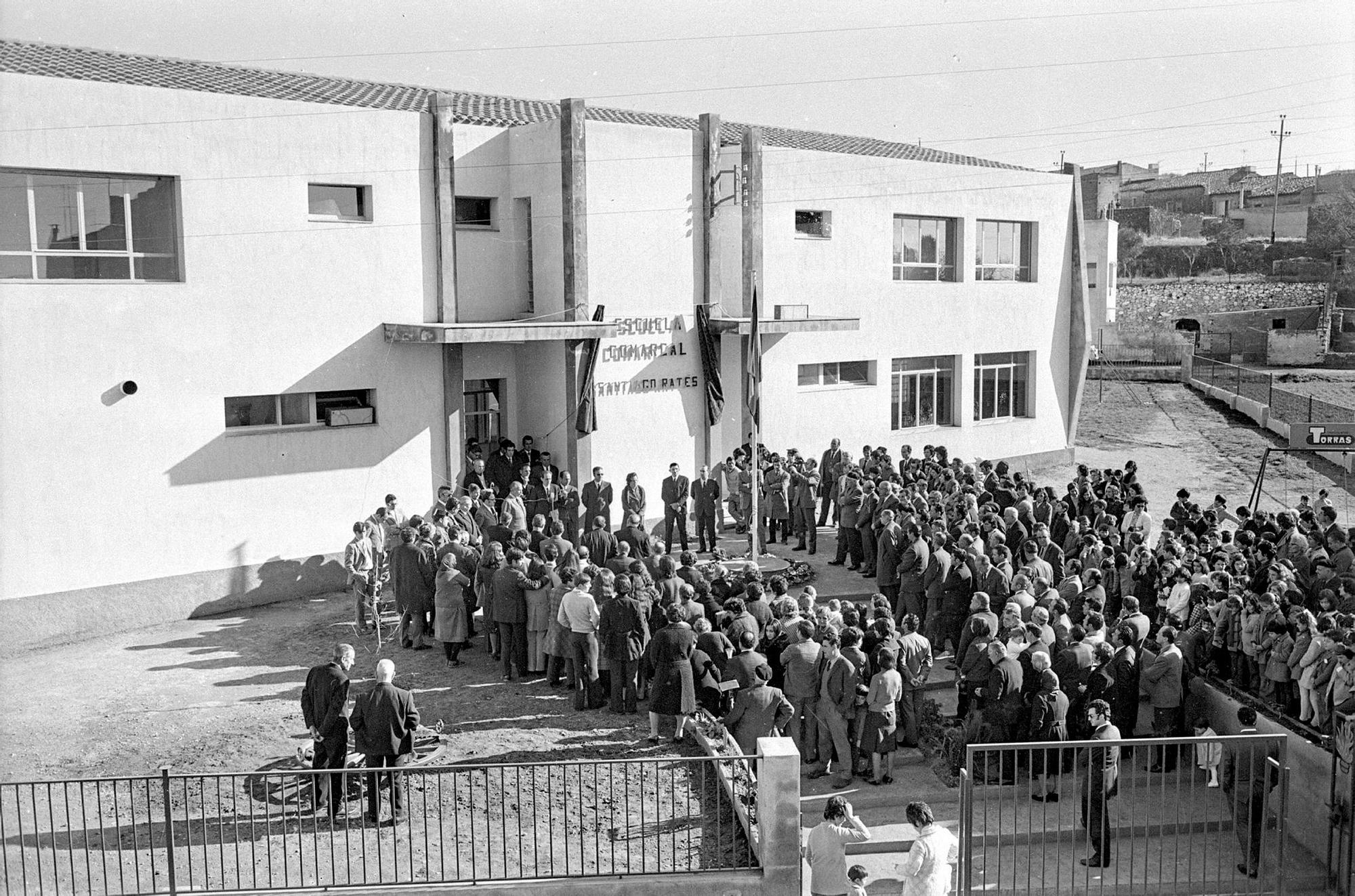 L'escola va ser inaugurada l'any 1972