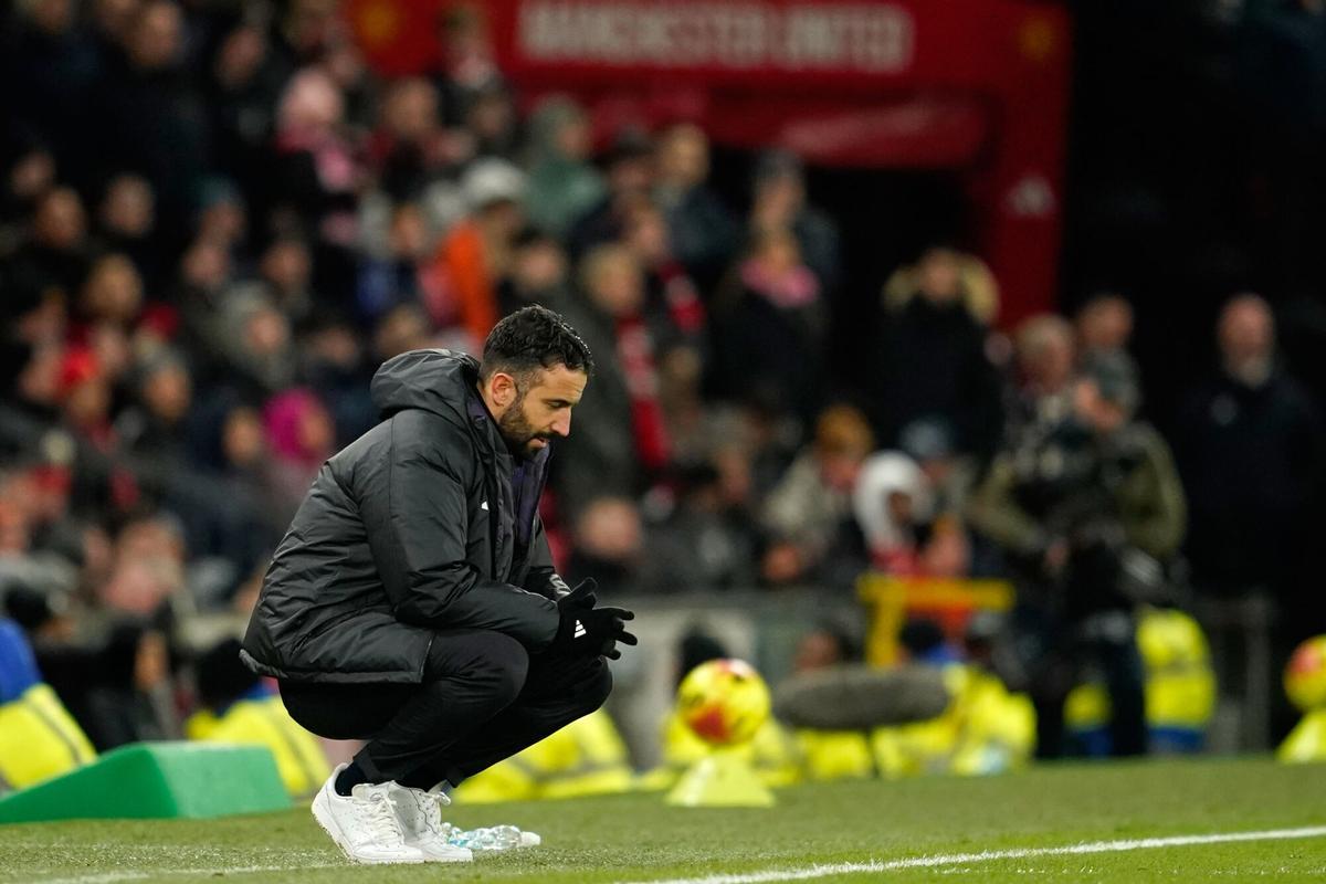 Manchester United's head coach Ruben Amorim crouches down on the touchline during the English Premier League soccer match between Manchester United and Everton in Manchester, England, Monday, Nov. 24, 2025. (AP Photo/Dave Thompson). Editorial use only / Only Italy and Spain