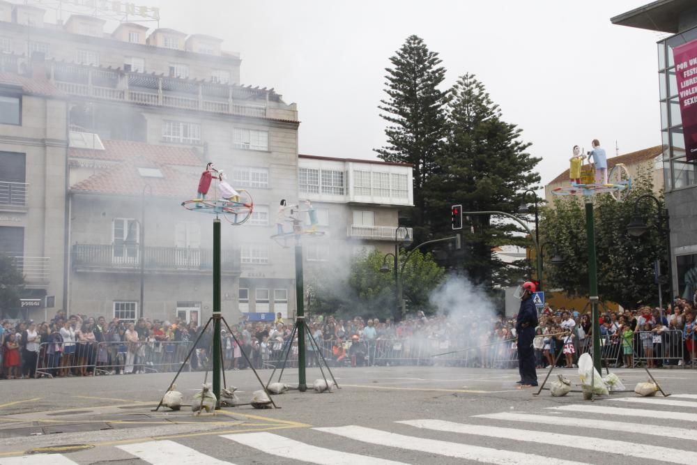 El tradicional acto, que se realizó ante cientos de personas, sufrió un imprevisto a causa del fallo de un dispositivo de seguridad que impidió que dos figuras explotasen bien.