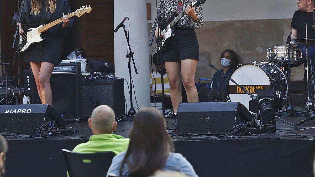 &quot;Bobkat&#039; 65&quot;, durante el concierto de ayer, en el edificio histórico de la Universidad.