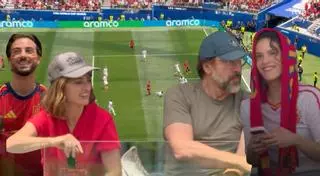 El paseo de estrellas en el partido España-Austria del Mundial en Los Ángeles: Rosalía no es la única que ha vivido el paso a octavos de 'la Roja'
