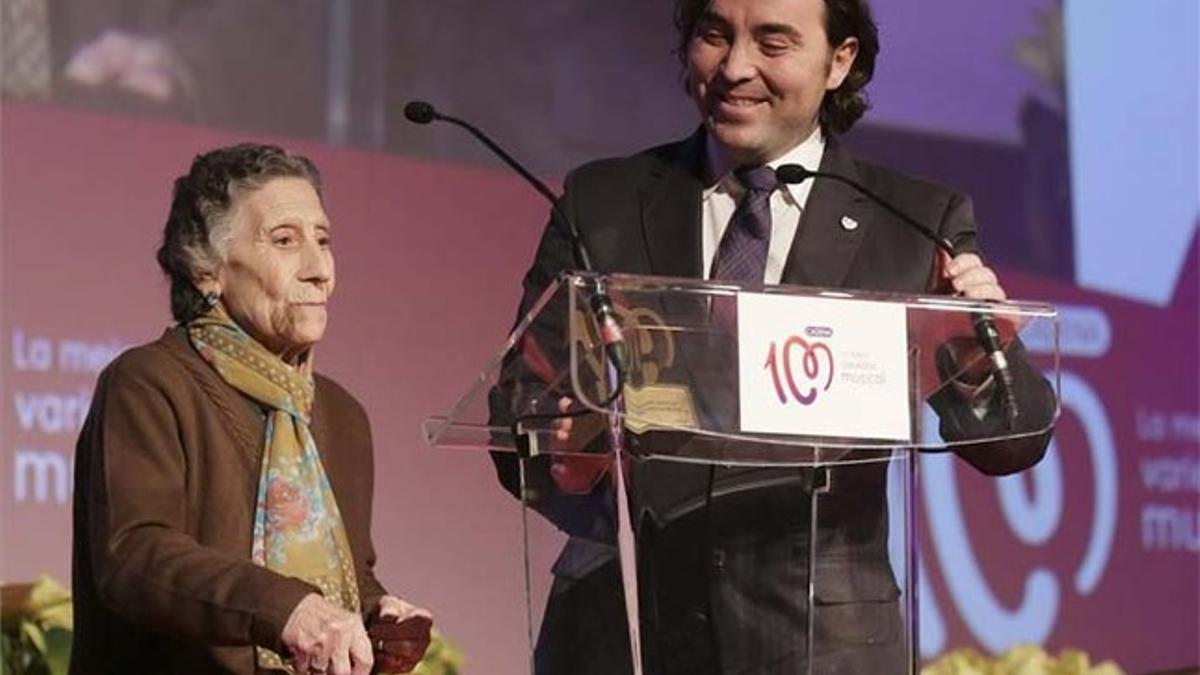 El presidente del Rayo, Martín Presa, y Carmen Martínez Ayuso