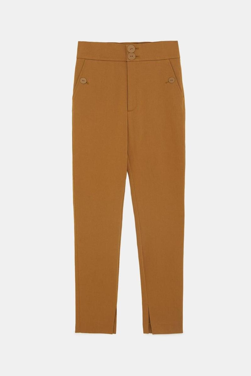 Pantalón pitillo en color tostado de Zara