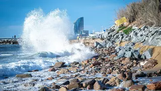 El Estado descarta reponer arena en las playas de la provincia de Barcelona para paliar la erosión