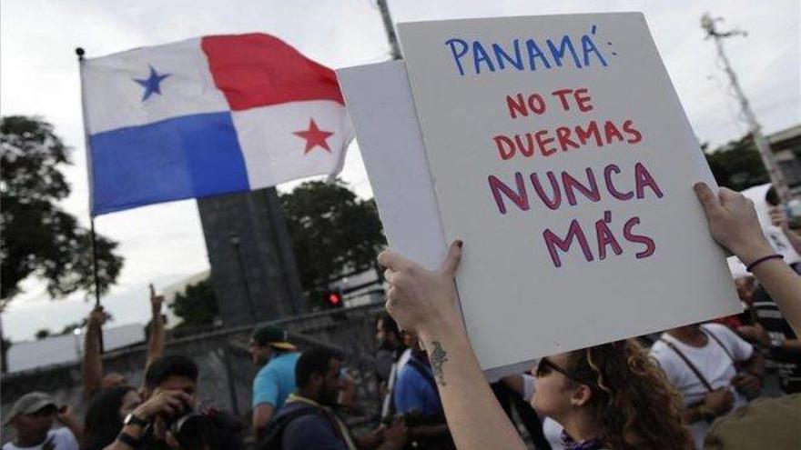 Miles de panameños salen a protestar en contra de la reforma constitucional