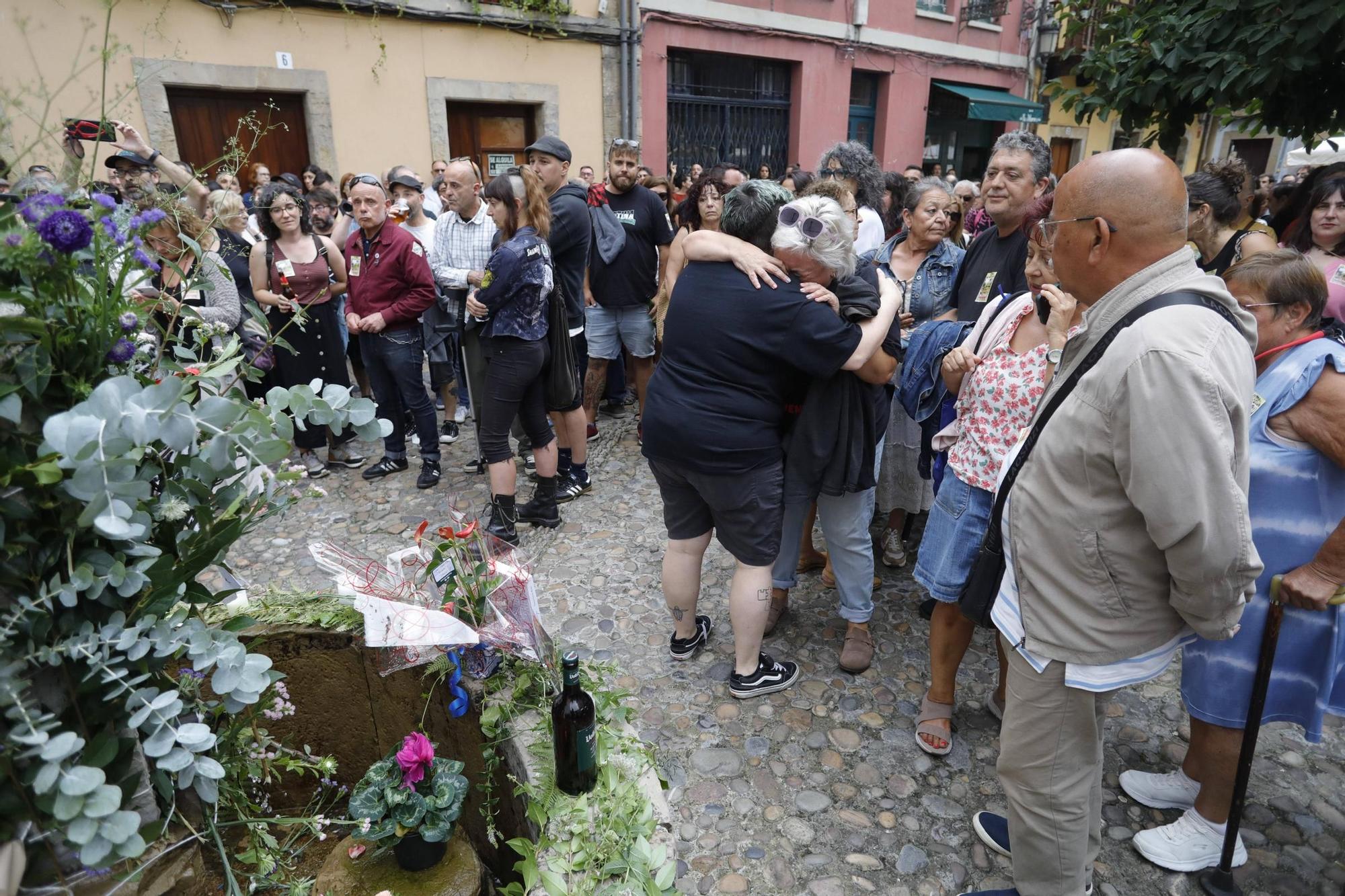 Así fue la despedida y el homenaje de amigos y clientes del Cafetón en Avilés a sus dueños, muertos en León