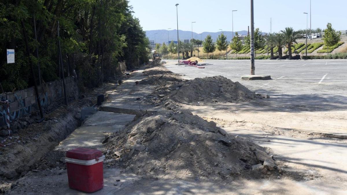 Trabajos para instalar las acometidas de luz y agua en el disuasorio del Malecón  | ISRAEL SÁNCHEZ