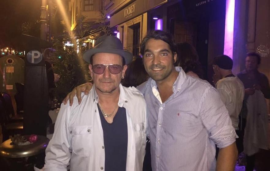 Bono, con el propietario de la discoteca, David Núñez.