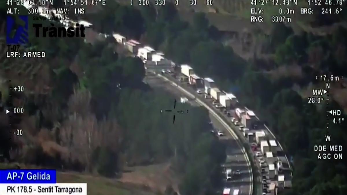 Retenciones de hasta 8 km en la AP‑7 entre Martorell y Gelida (Barcelona) por obras en la vía