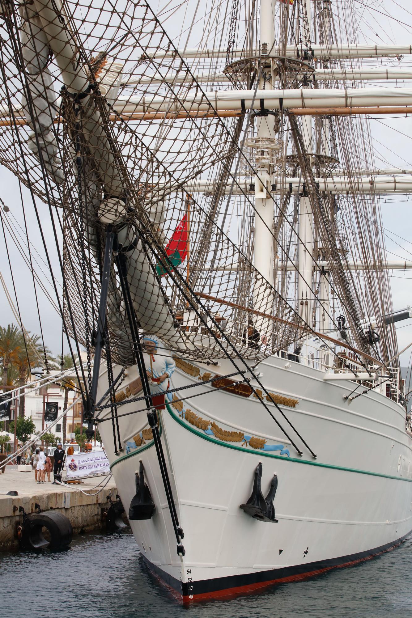 Jornada de puertas abiertas en el velero de Omán barco escuela 'Royal Shabab Omán 2'