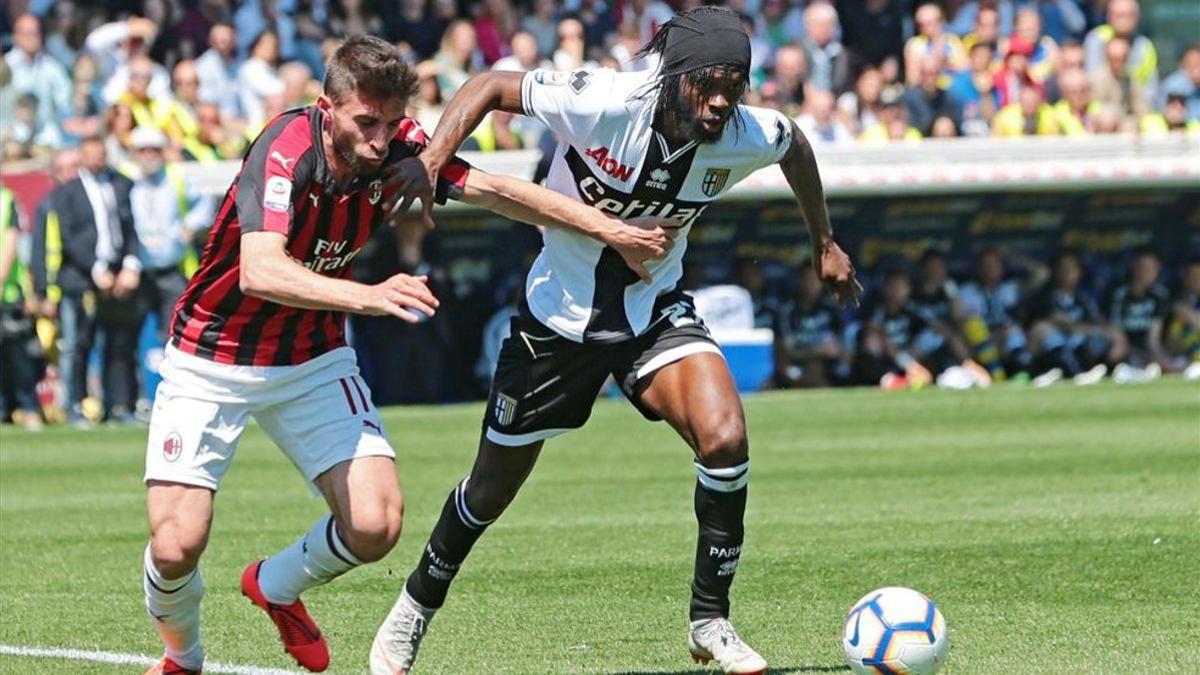 Borini y Gervinho durante un lance de partido