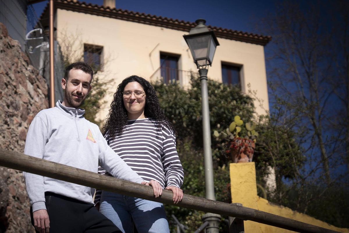 Carla Reixach y Pol Granell, vecinos jóvenes que revitalizan Gallifa.