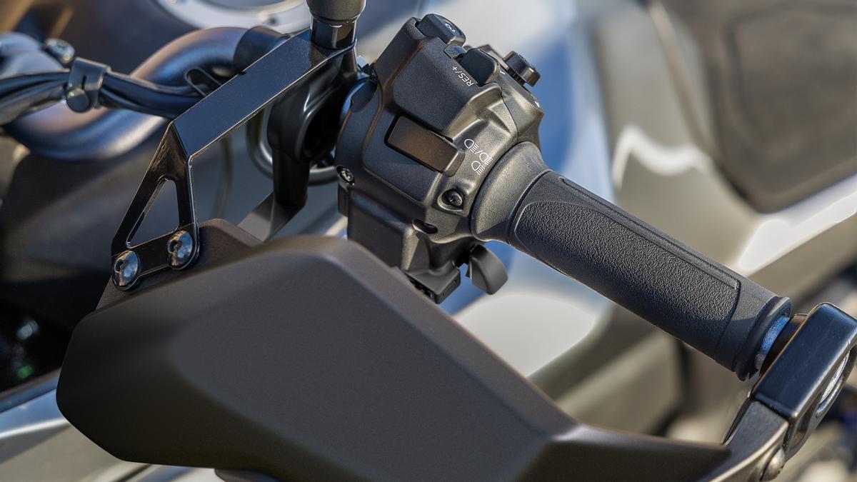 El cambio automático de Yamaha mantiene una conexión muy directa entre el conductor y la moto