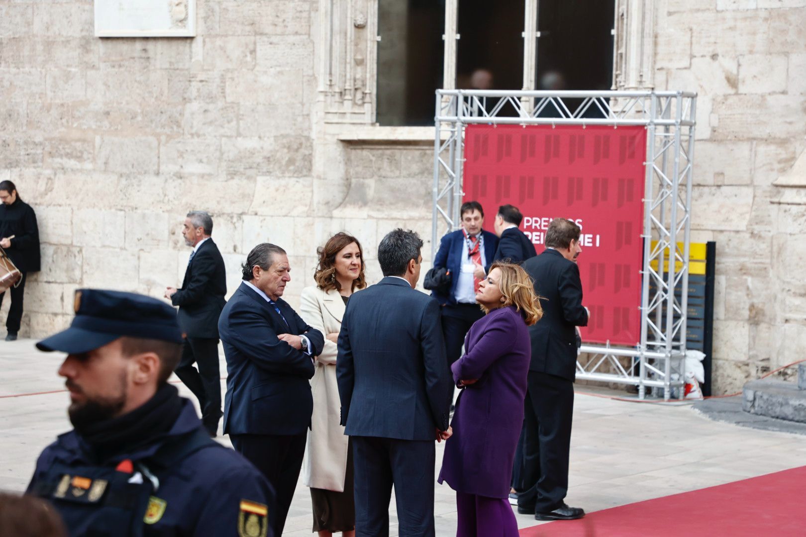 Comienzan a llegar las autoridades al acto de entrega de los Jaume I